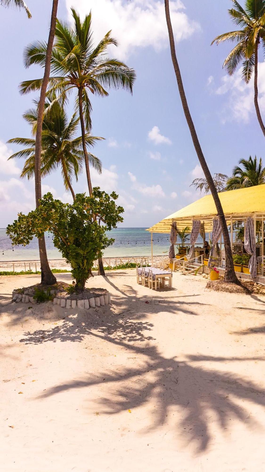 Pili Pili Orient Beach Resort Bwejuu Exterior photo