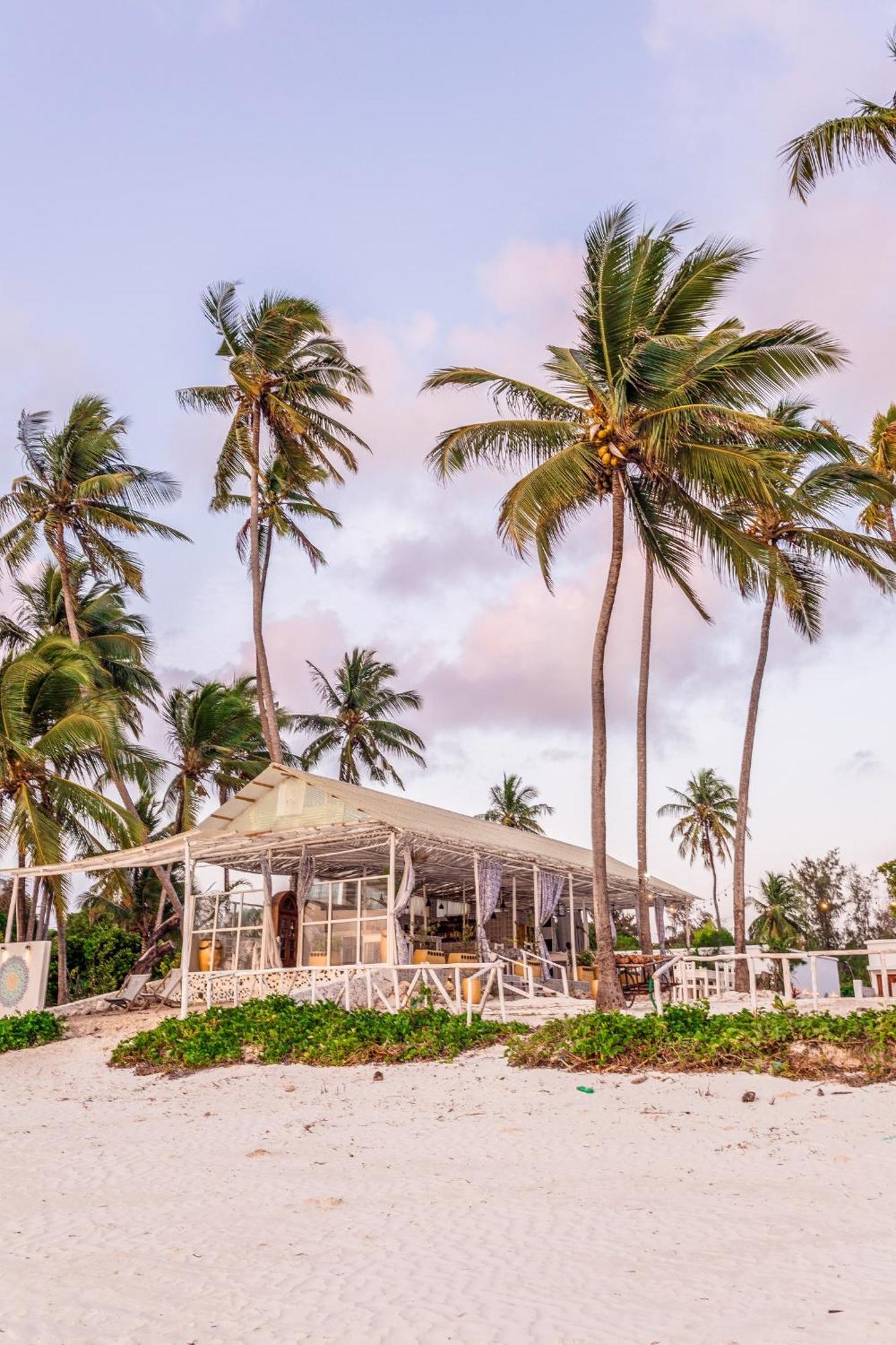 Pili Pili Orient Beach Resort Bwejuu Exterior photo